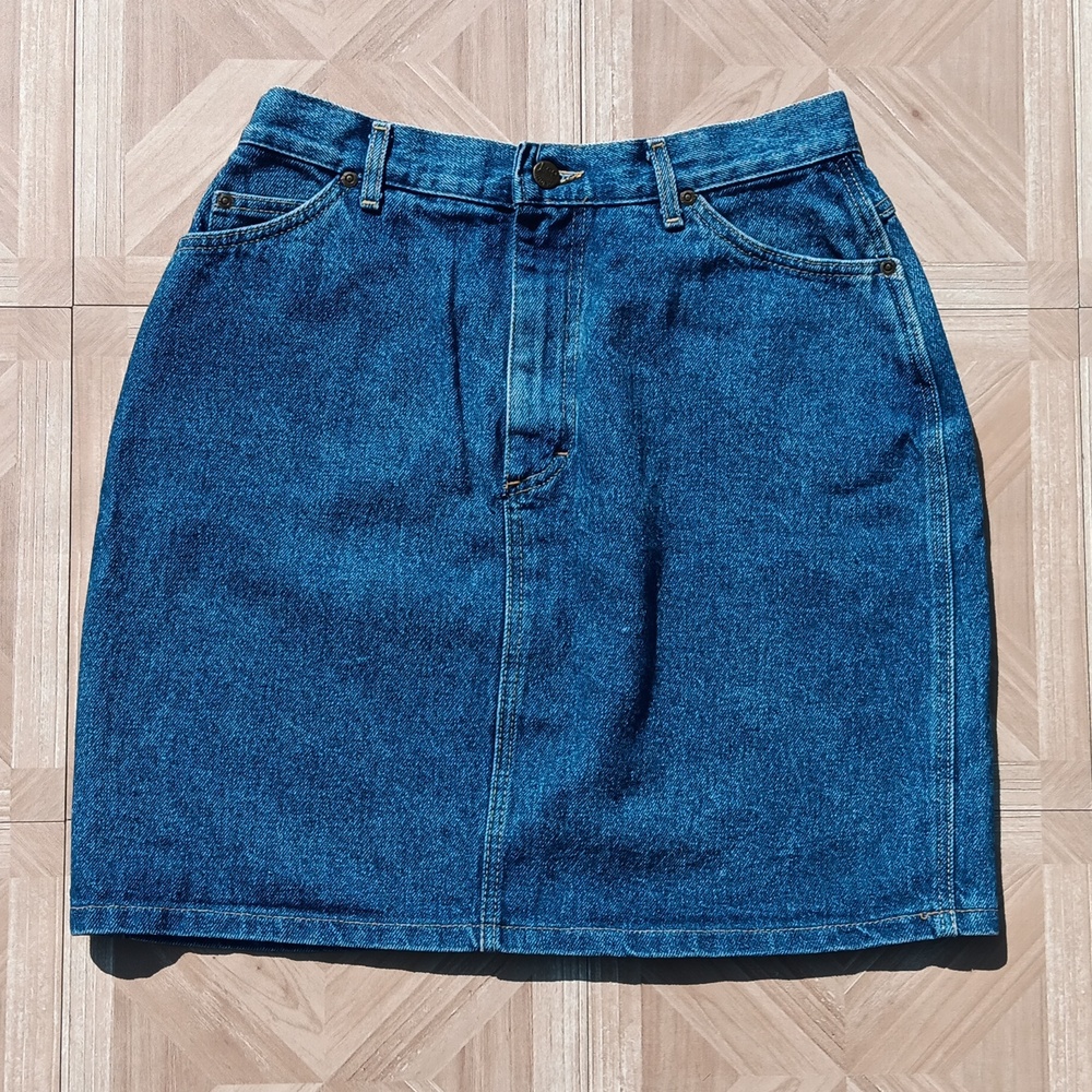 Vintage 90s Lee short denim skirt blue jean with front and back pockets size 13